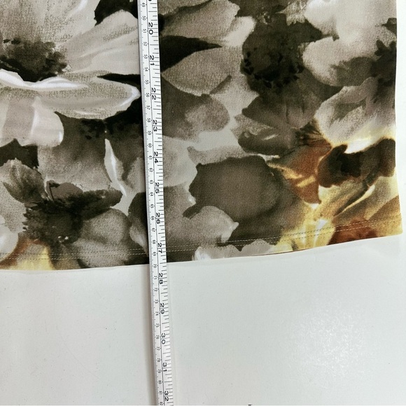 Susan Graver Floral Print Women's Top - Picture 6 of 8